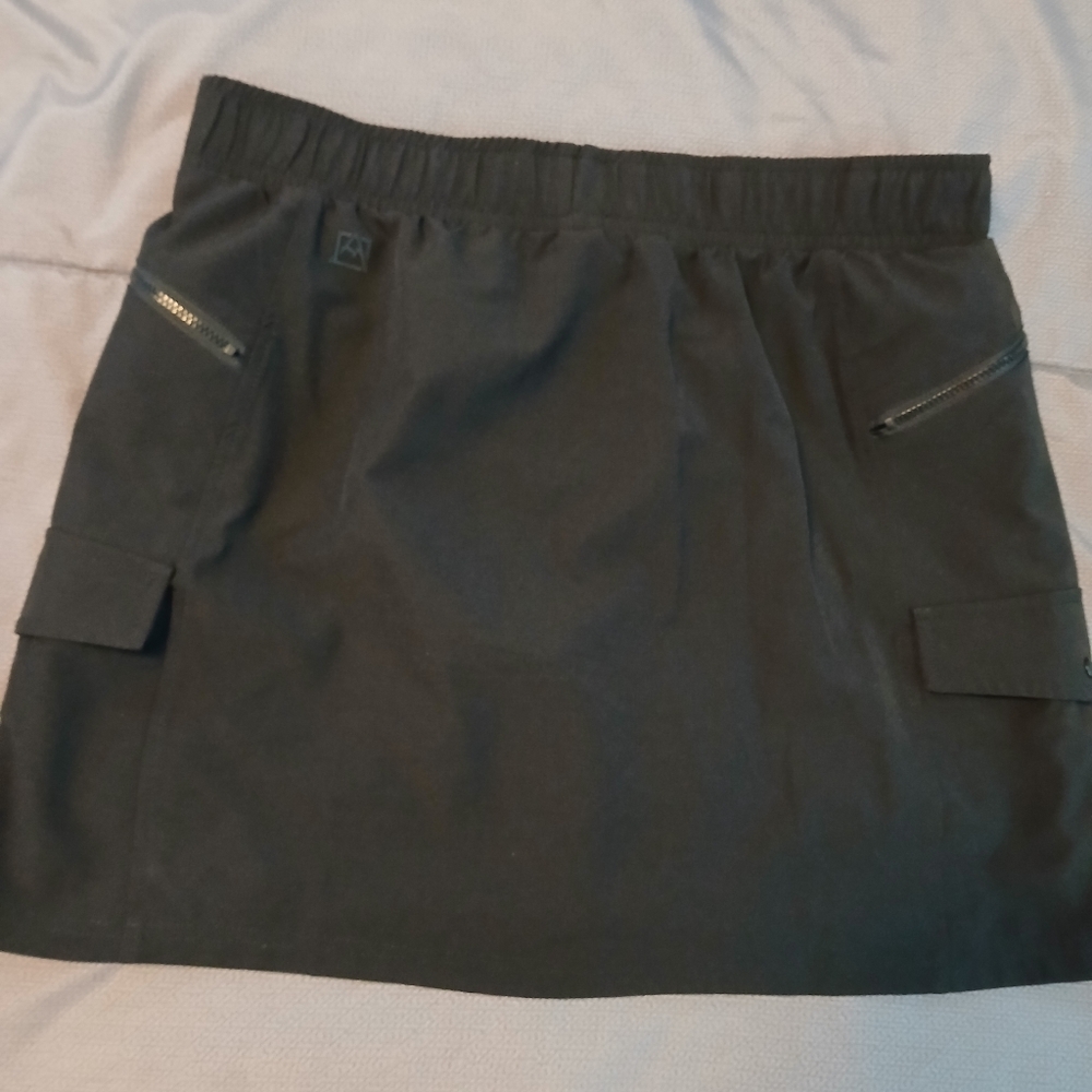Black Skort with Zipper Pockets - Picture 3 of 4